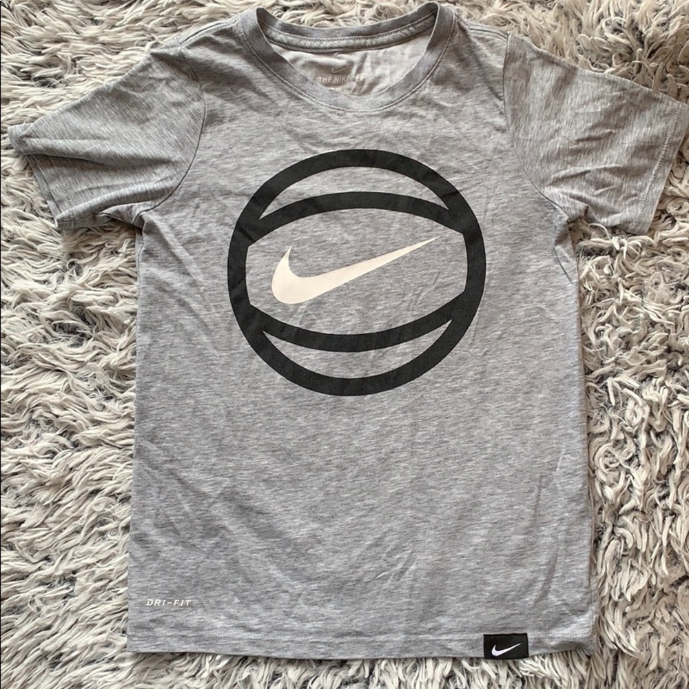 Nike basketball t shirt size XS